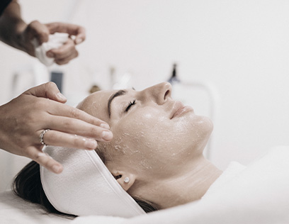 Limpeza de pele profunda na JB Estética